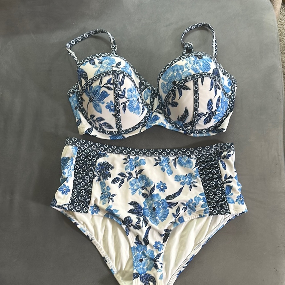 Floral Blue and White Women's swim Set